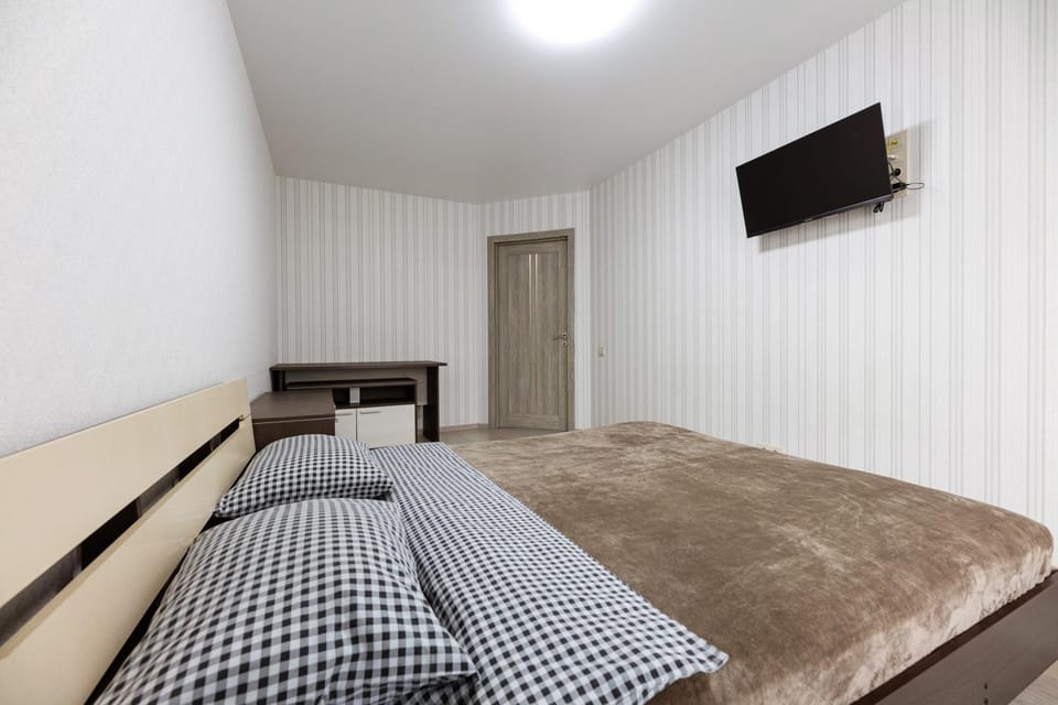 Bed, TV and multimedia, Photo of the whole room, Bedroom