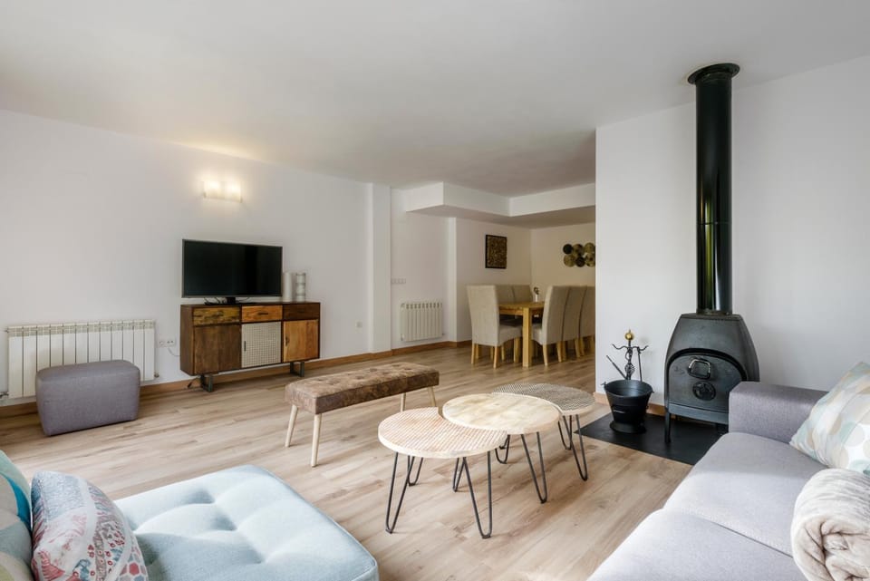 Communal lounge/ TV room, Dining area