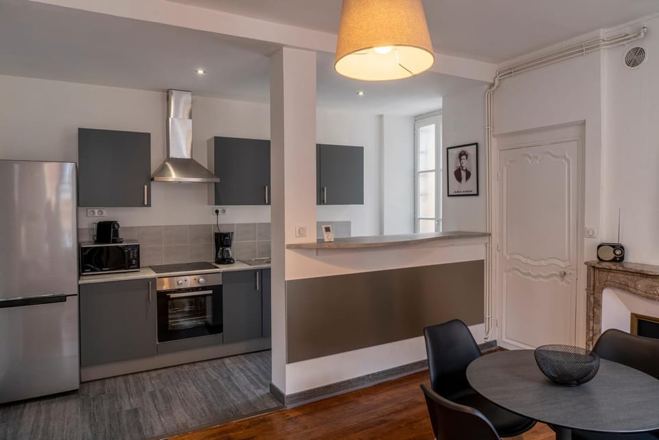 Kitchen or kitchenette, Living room