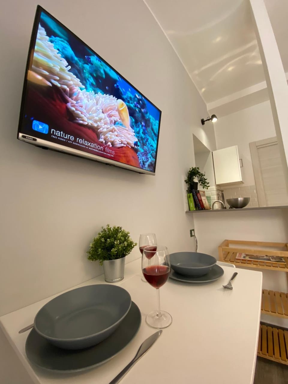 TV and multimedia, Seating area, Dining area