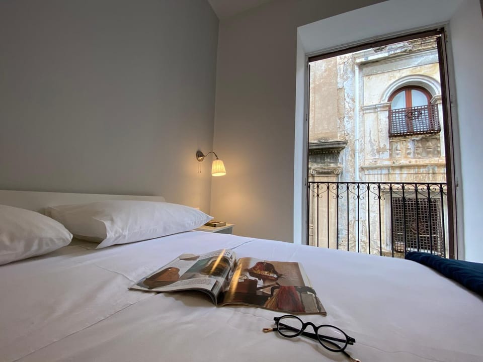 Bed, View (from property/room), Bedroom, City view