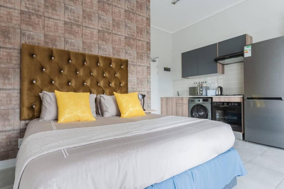 Bed, Kitchen or kitchenette