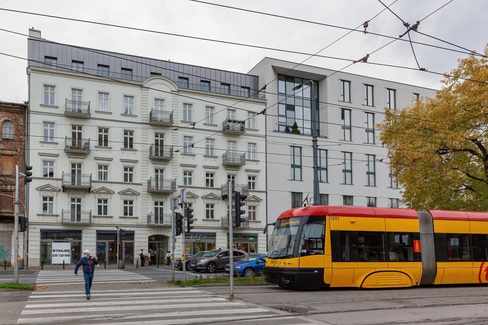 Facade/entrance, Neighbourhood