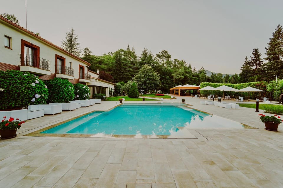 Property building, Spring, Garden, Garden view, Pool view, Swimming pool