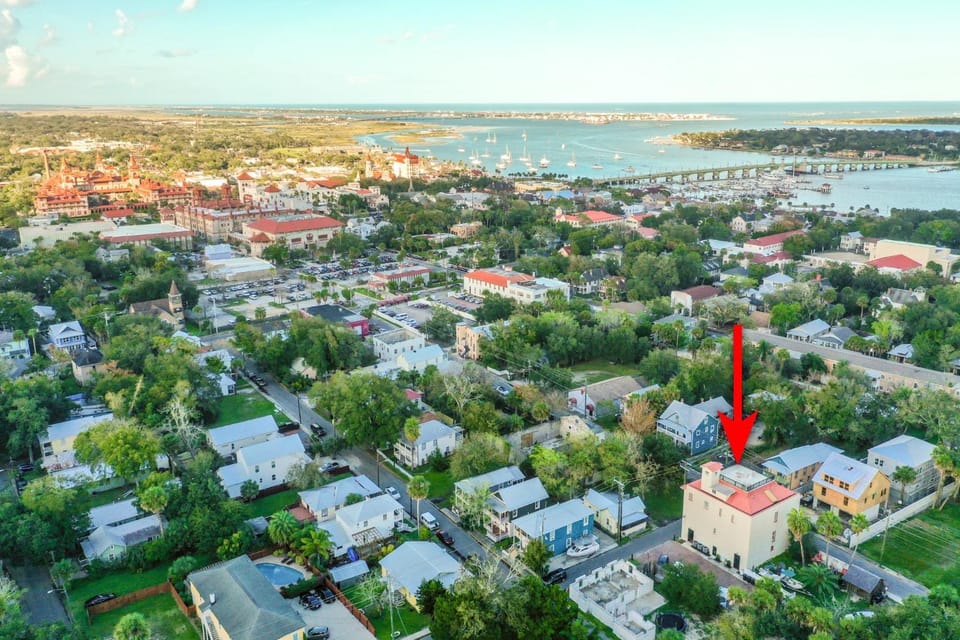 The Ray- 1st Floor Charming Condo- Walk to Downtown House in Saint Augustine