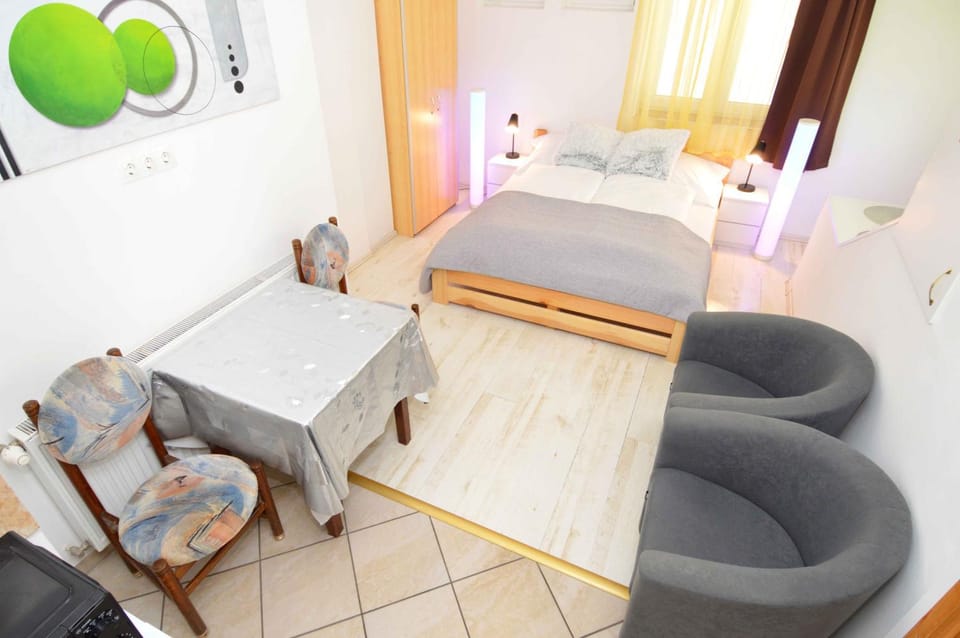 Lorabel Apartmanház Hévíz Apartment in Hévíz