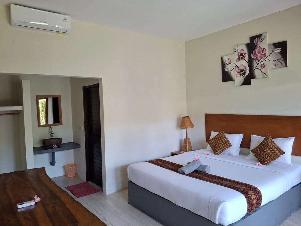 Bed, Photo of the whole room, Bedroom, air conditioner