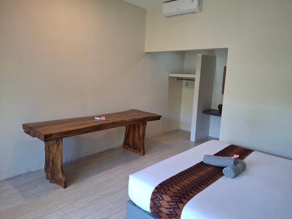 Bed, Photo of the whole room, Bedroom, air conditioner