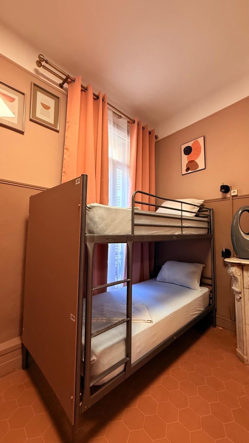 Bed, Photo of the whole room, bunk bed