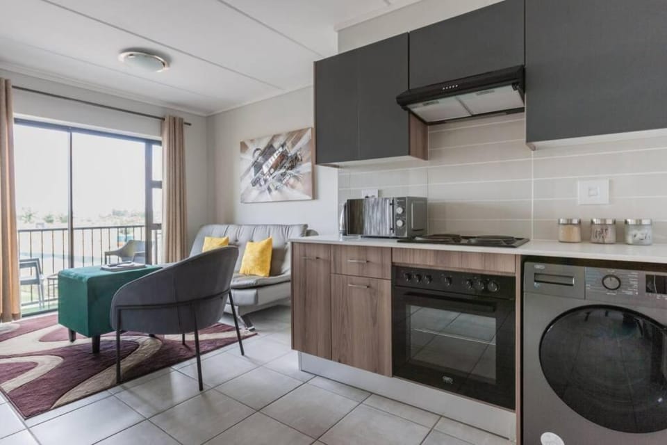 Alimama Spaces: The Manson's Green Creek Apartment in Pretoria