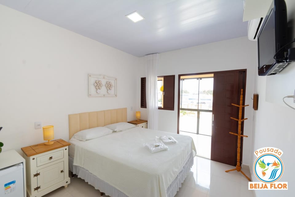 Bed, TV and multimedia, Photo of the whole room, Bedroom, towels