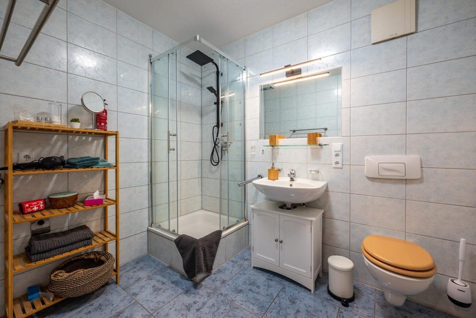 Shower, Toilet, Bathroom