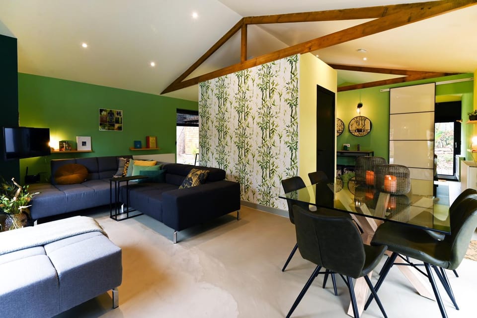 Seating area, Dining area