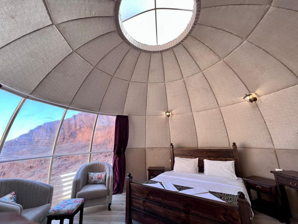 Bed, Natural landscape, Photo of the whole room, Seating area, Bedroom, Mountain view
