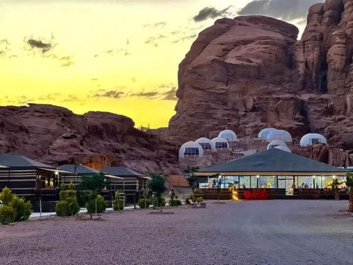 Nearby landmark, Natural landscape, Mountain view
