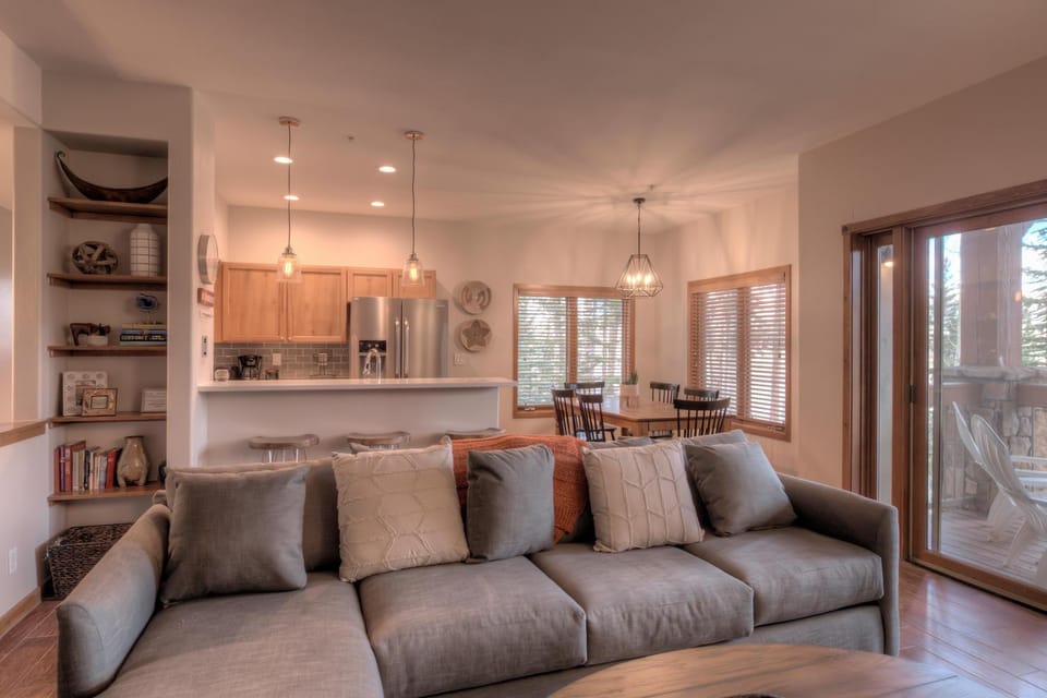 Los Pinos Pine Bough Condo: Walk to the Lifts, Close to Town Apartment in Breckenridge