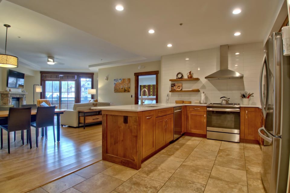 Crystal Peak Pioneer Condo: Slopeside Luxury Apartment in Breckenridge