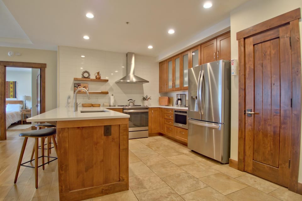 Crystal Peak Pioneer Condo: Slopeside Luxury Apartment in Breckenridge
