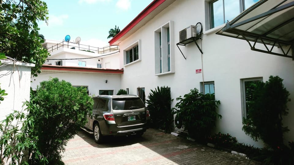 Property building, Restaurant/places to eat, Day, Lounge or bar, Swimming pool, Breakfast, Parking