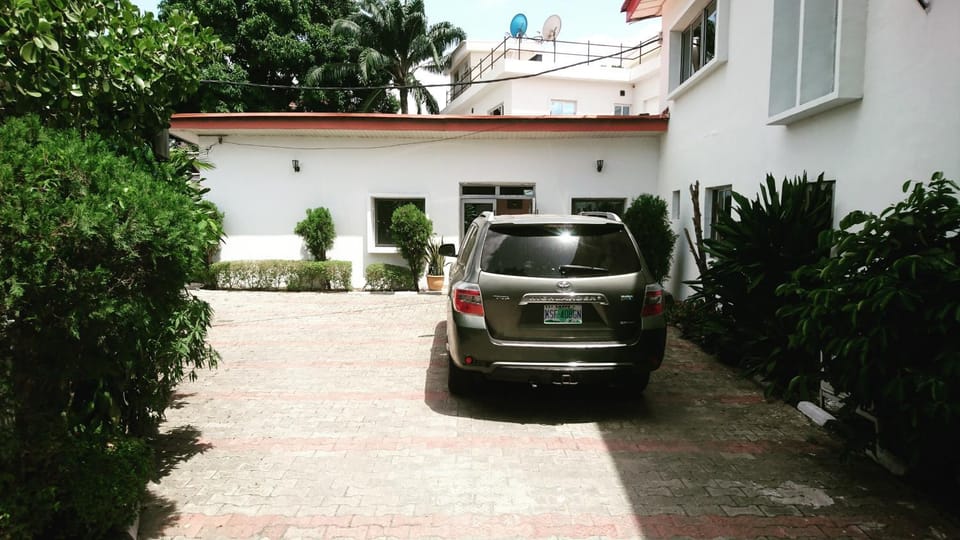 Property building, Restaurant/places to eat, Day, Lounge or bar, Swimming pool, Breakfast, Parking