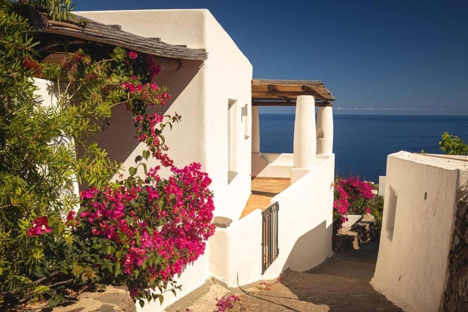 Property building, Balcony/Terrace, Sea view