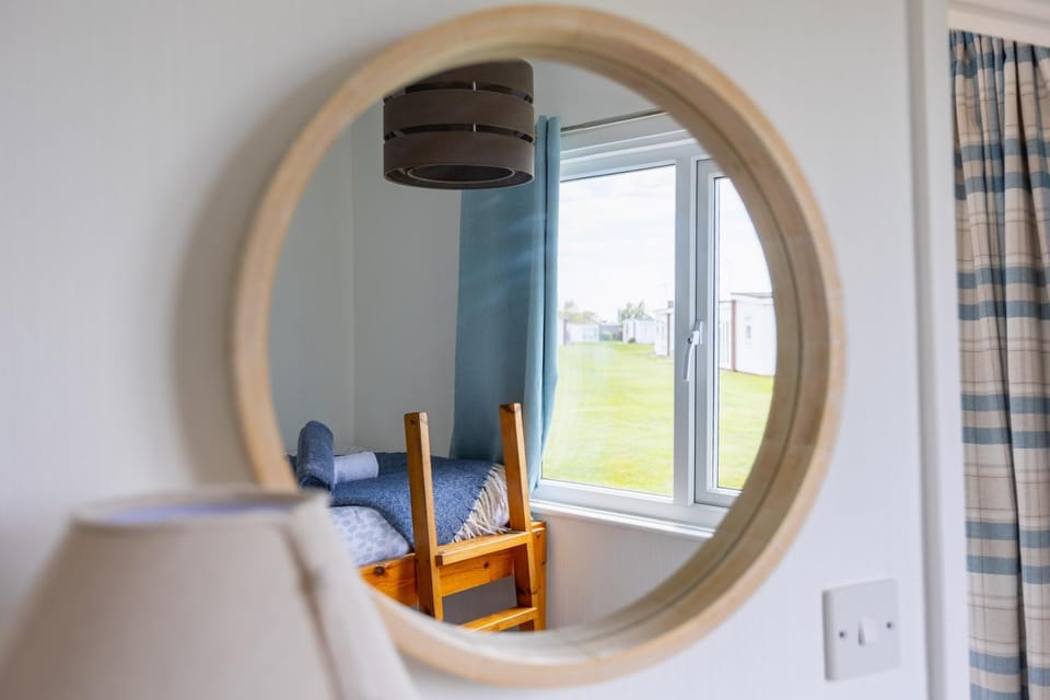 Sea View Holiday Chalet, access to sandy beach - Pets go free Chalet in Winterton-on-Sea
