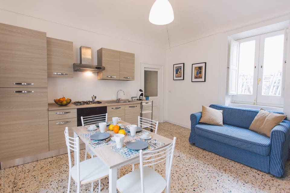Kitchen or kitchenette, Living room, Seating area, Communal kitchen