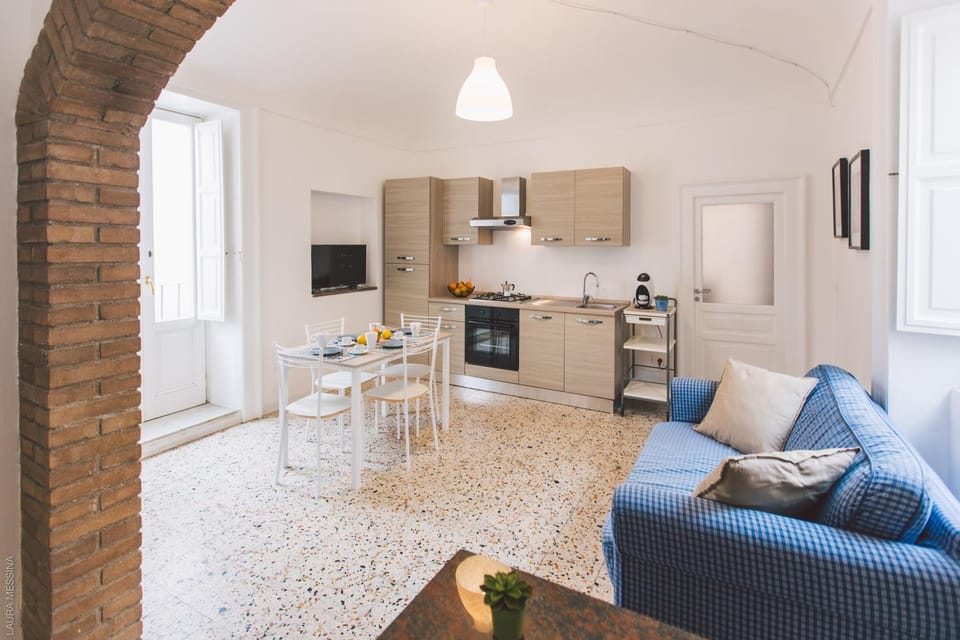 Facade/entrance, Day, Kitchen or kitchenette, Living room, Seating area, Communal kitchen, Time of day