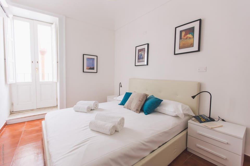 Bed, Decorative detail, Bedroom