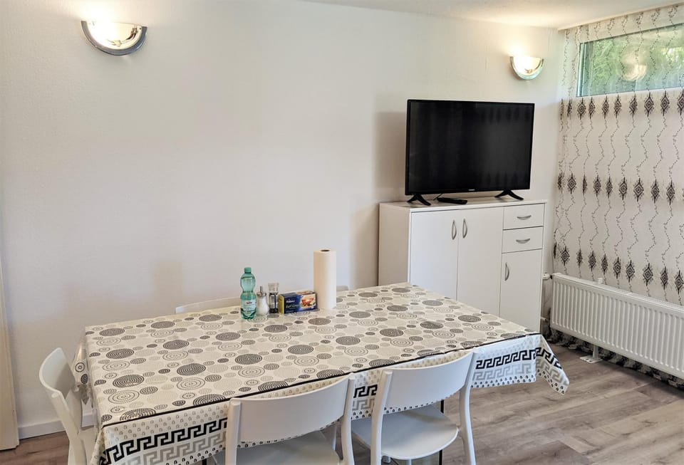 TV and multimedia, Dining area