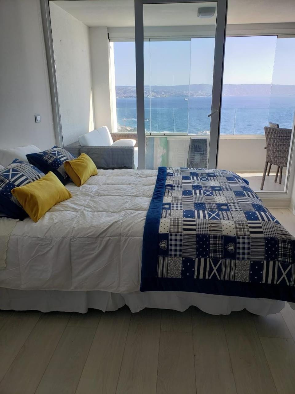 Photo of the whole room, Bedroom, Sea view