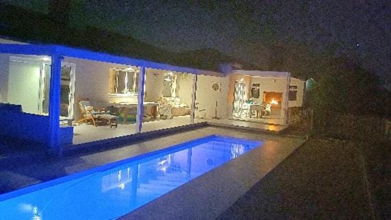 HIDDEN GEM A unique Golf Estate, Game Reserve north facing 6 sleeper 3 en suite bedrooms with 12m Solar Warmed Lap Pool House in Western Cape