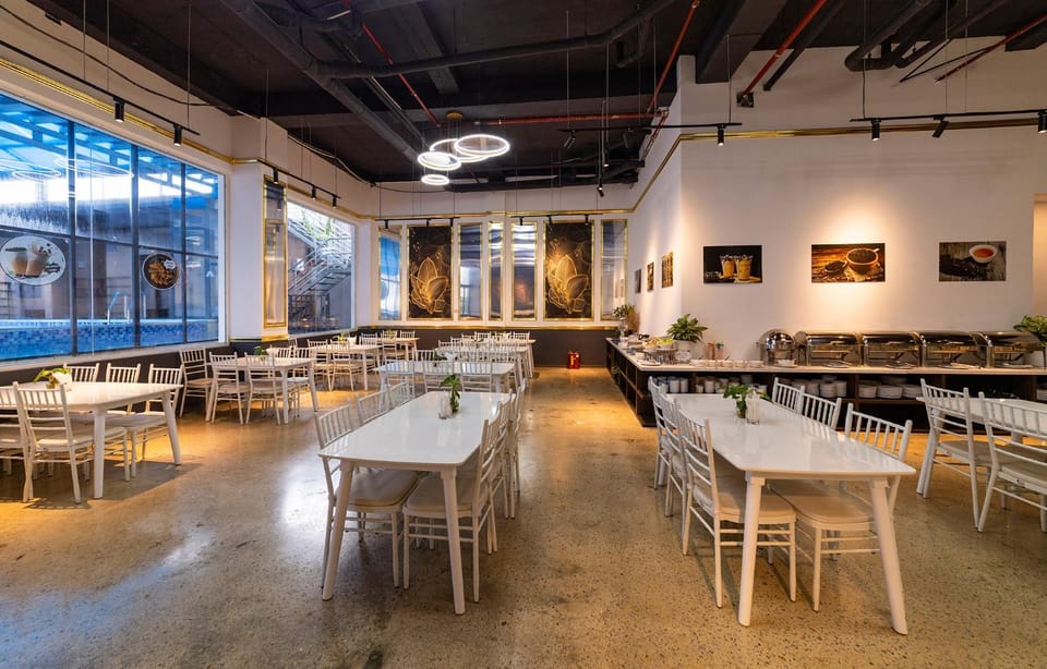 Restaurant/places to eat, Living room, Buffet breakfast
