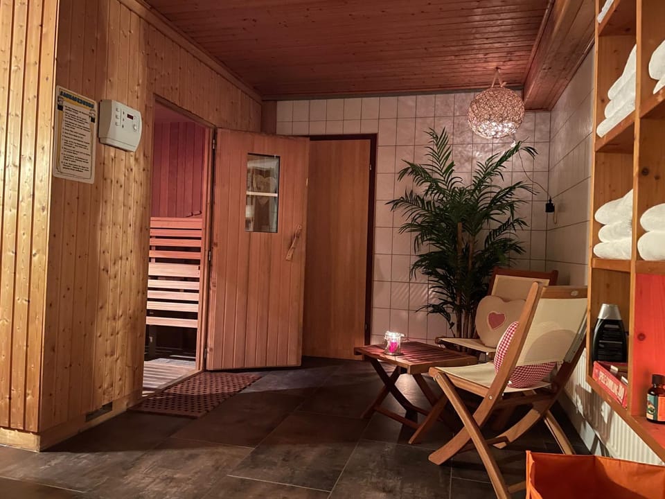 Sauna, Internal: Not applicable to any particular room