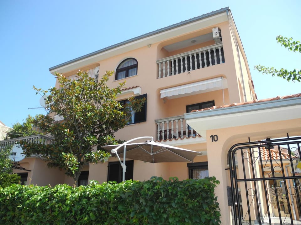 Property building, Facade/entrance