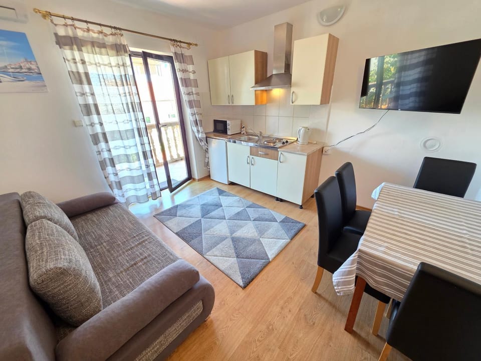 Living room, Dining area, kitchen