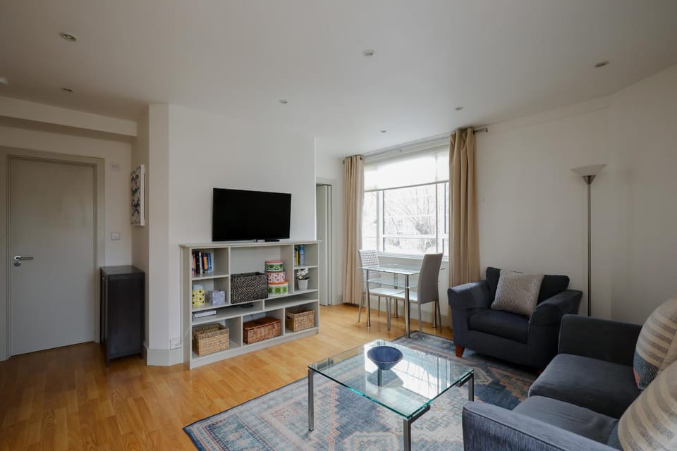 Communal lounge/ TV room, Living room