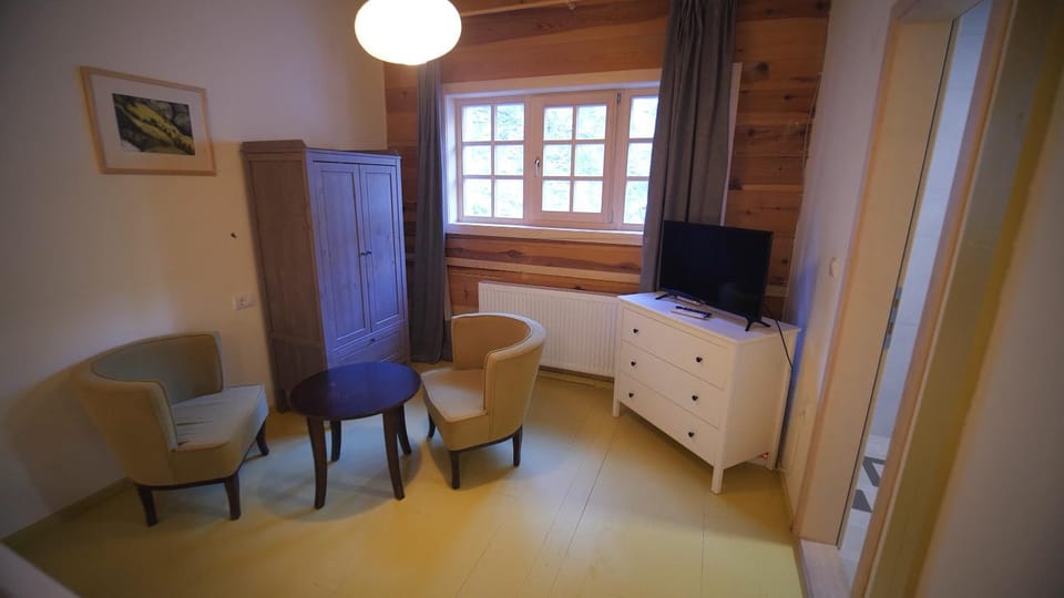 TV and multimedia, Living room, Bedroom