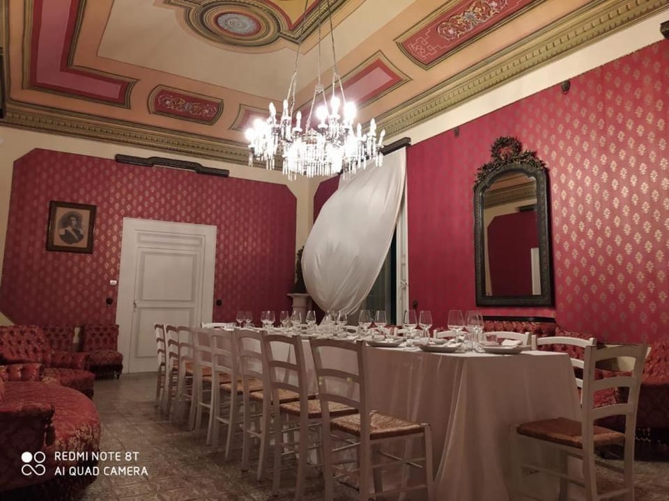 Palazzo Introna Bed and Breakfast in Mola di Bari
