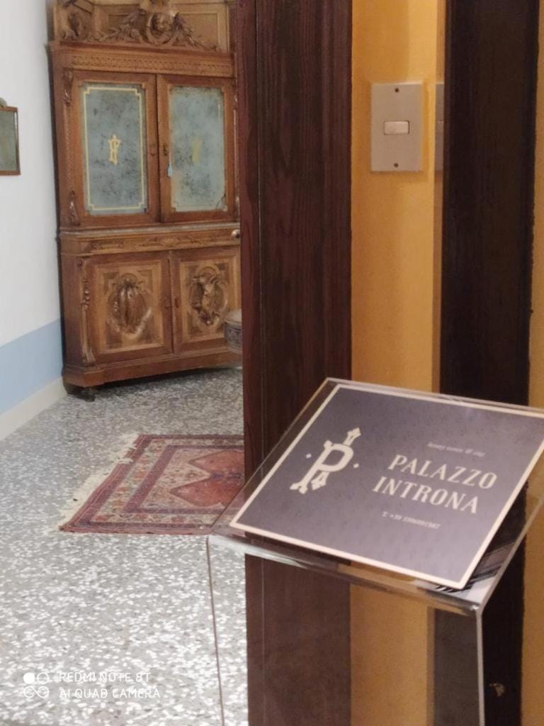 Palazzo Introna Bed and Breakfast in Mola di Bari