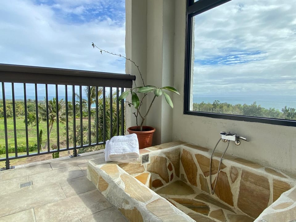 Natural landscape, Hot Tub, View (from property/room), Balcony/Terrace