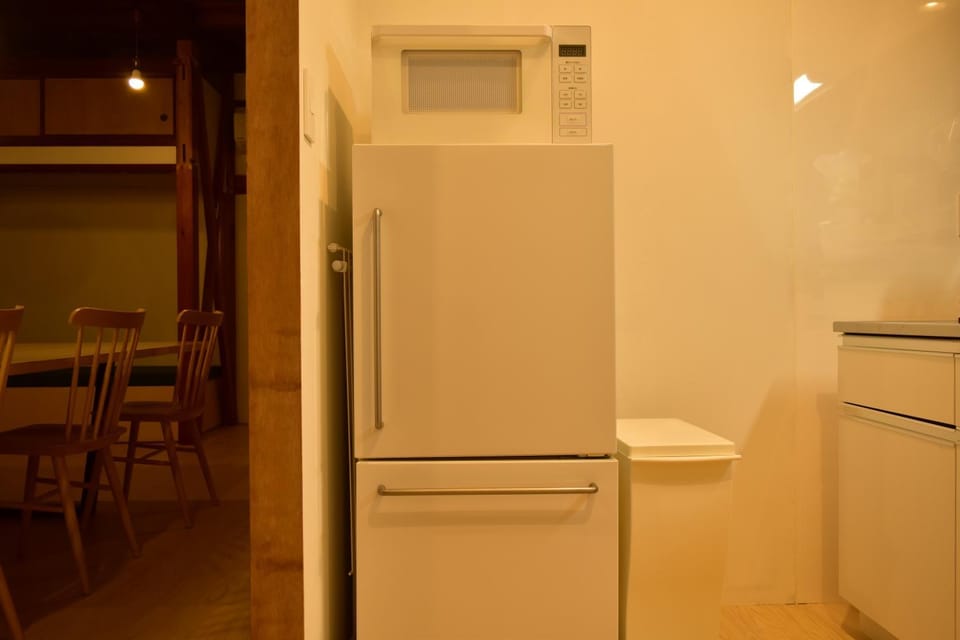 Kitchen or kitchenette, Internal: Not applicable to any particular room