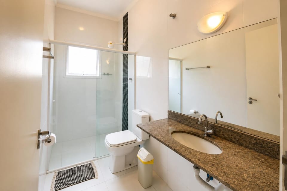 Suite Privativa Prox Sesc Bertioga Ar WiFi Frigobar 01 Hostel in Bertioga