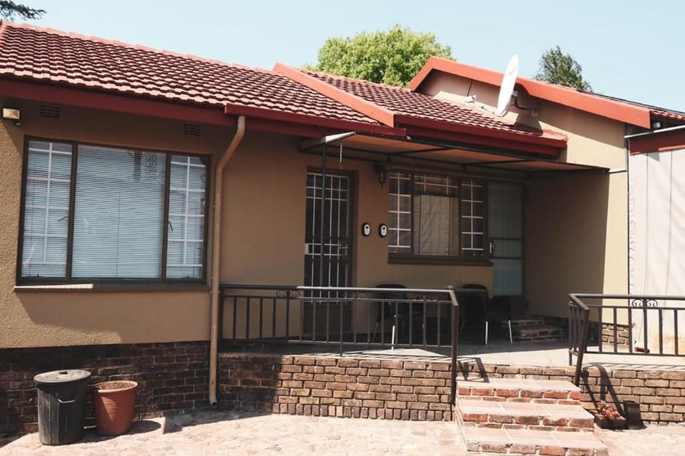 Koemi Guest House Bed and Breakfast in Gauteng