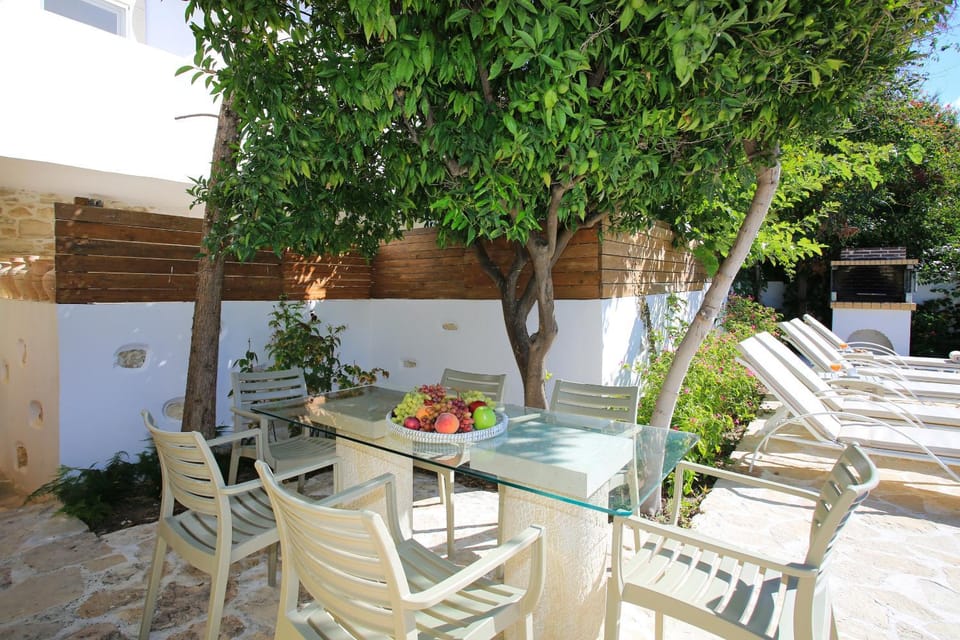 Patio, Dining area