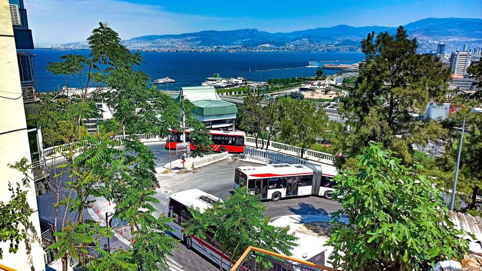 Nearby landmark, Day, Natural landscape, Bird's eye view, City view, Lake view, Mountain view, River view, Sea view, Street view