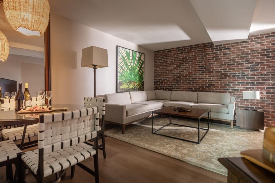 Living room, Dining area, room service