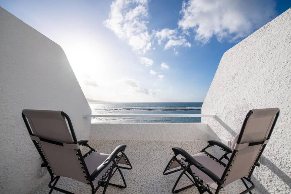 Beachfront Apt with Open Terrace in Las Canteras Apartment in Las Palmas de Gran Canaria