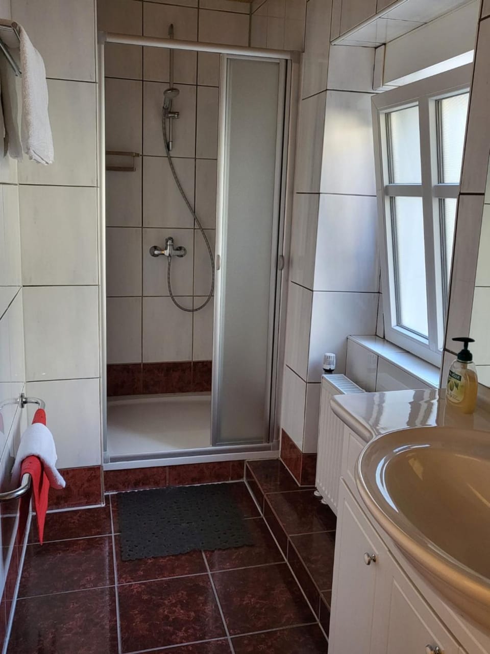 Shower, Bathroom, towels
