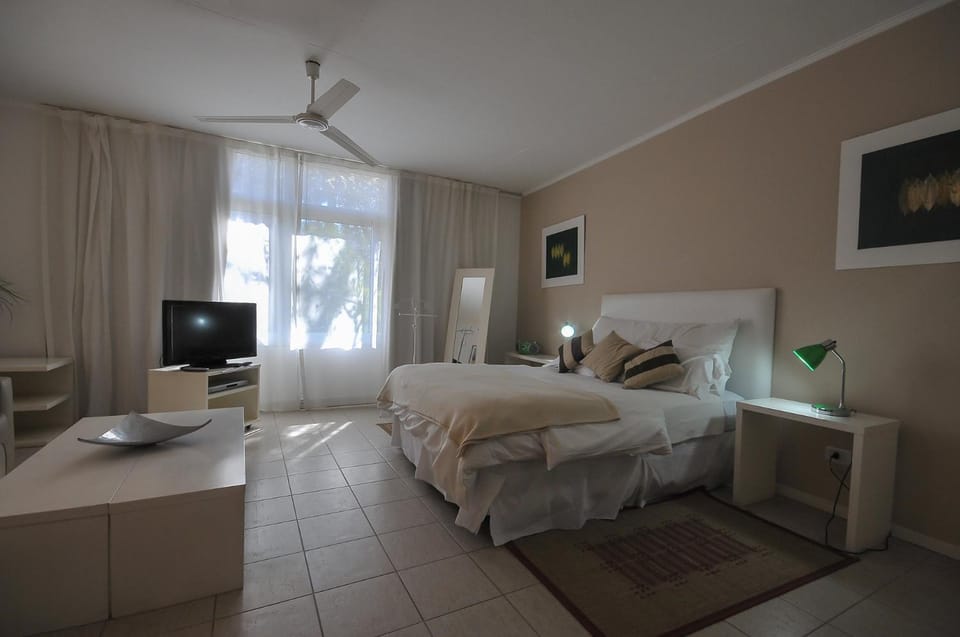 Day, Photo of the whole room